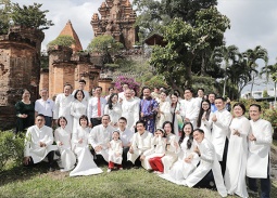 Trồng cây bồ đề hạnh phúc - ước nguyện bình an của 80 cặp đôi tham gia 'Vietnam Happy Fest 2025'