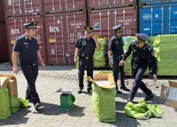 Hải quan Khu vực II siết chặt kiểm soát, bắt giữ hàng nghìn vụ buôn lậu thúc đẩy an ninh kinh tế 2025