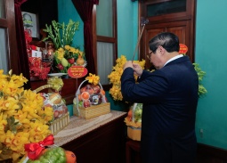 Thủ tướng Phạm Minh Chính dâng hương tưởng nhớ Chủ tịch Hồ Chí Minh