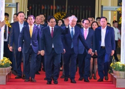 Thủ tướng Phạm Minh Chính dự Lễ bế mạc Hội chợ Mùa Xuân lần thứ nhất năm 2026, vinh danh 64 đơn vị tiêu biểu