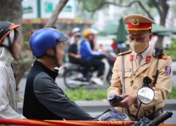 Mùng 1 Tết, nhiều người vi phạm nồng độ cồn, có cả tài xế xe buýt