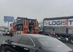 4 ô tô va chạm liên hoàn gây ùn tắc trên cao tốc Pháp Vân - Cầu Giẽ