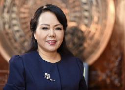 Ông Mai Tiến Dũng giới thiệu doanh nghiệp cho nguyên Bộ trưởng Kim Tiến