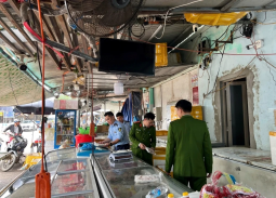 Thanh Hóa: Phát hiện, bắt giữ 4 tấn thực phẩm không rõ nguồn gốc xuất xứ, bốc mùi hôi thối