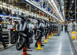 Thị trường xe máy điện Việt Nam và cuộc đua 'điện hóa' khốc liệt