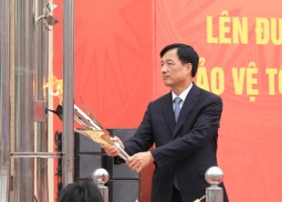 Bí thư Hà Nội thắp đài lửa truyền thống, động viên tân binh Thủ đô lên đường nhập ngũ