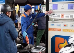 Giá xăng dầu đồng loạt tăng mạnh, dầu hỏa tăng hơn 7.000 đồng/lít