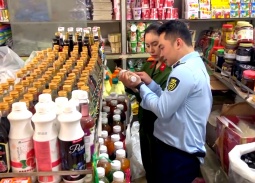 Thanh Hóa: Phát hiện nhiều mặt hàng ở các tiệm tạp hóa không đảm bảo chất lượng