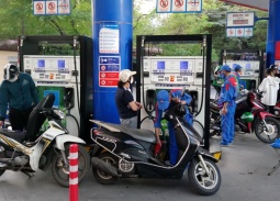 Thủ tướng yêu cầu bảo đảm cung ứng xăng dầu cho sản xuất, kinh doanh và tiêu dùng