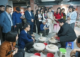 Đẩy mạnh du lịch làng nghề, xây dựng Bát Tràng là điểm đến biểu tượng