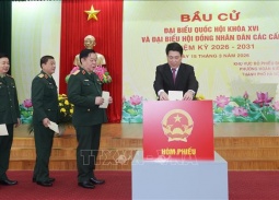 Chủ tịch nước Lương Cường bỏ phiếu tại khu vực bỏ phiếu số 26, phường Hoàn Kiếm, Hà Nội