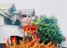 Dừng lễ rước kiệu trong lễ hội truyền thống, nhiều người dân tiếc nuối