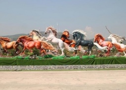 Nghệ nhân 'hồi sinh' cụm 8 linh vật ngựa bị phá hoại tại Quảng Trị