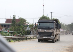 Nghệ An tăng cường kiểm tra, tổng rà soát hơn 2.200 xe tải trên 15 tấn