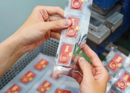 Giá vàng hôm nay 12/4: Vàng trong nước giảm, thế giới tăng mạnh