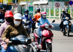 Thời tiết hôm nay 12/4: Nắng nóng gay gắt bao trùm miền Trung, nhiều nơi vượt 40°C