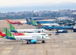 Giá vé máy bay dịp lễ giảm nhẹ nhưng vẫn ở mức cao