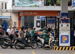 Giá xăng dầu đồng loạt giảm, dầu diesel giảm hơn 3.000 đồng/lít