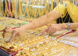 Giá vàng ngày 22/4: Vàng lao dốc mạnh, 'bốc hơi' gần 1 triệu đồng mỗi lượng