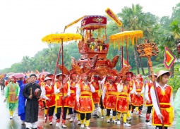 Độc đáo nghi thức rước kiệu về Đền Hùng tri ân công đức Tổ tiên