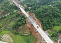Thi công xuyên lễ tại công trường cao tốc Hữu Nghị - Chi Lăng