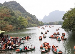 Du lịch Việt Nam đón 12 triệu lượt khách, doanh thu đạt kỷ lục tại nhiều địa phương