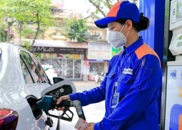 Giá xăng tăng mạnh, dầu diesel giảm về dưới 28.000 đồng/lít