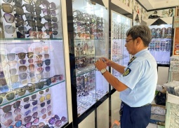 TP. Hồ Chí Minh tăng cường kiểm tra hàng giả, hàng nhái tại các điểm mua sắm