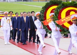 Lãnh đạo Đảng, Nhà nước vào Lăng viếng Chủ tịch Hồ Chí Minh nhân ngày 19/5