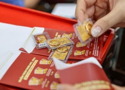 Giá vàng hôm nay 23/5: Giảm nhẹ do đồng USD tăng lên