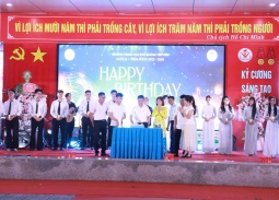 Lễ tri ân và trưởng thành của học sinh lớp 12 Trường THPT Yên Viên đong đầy cảm xúc