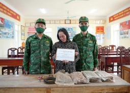 Bắt quả tang người phụ nữ tàng trữ trái phép vật liệu nổ ở Thanh Hóa