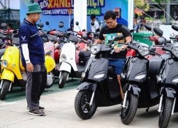 Hà Nội hỗ trợ tối đa 20 triệu đồng cho hộ nghèo chuyển đổi sang xe máy điện