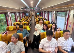 Chuyến tàu đầu tiên đưa các bác sỹ Bệnh viện Bạch Mai về cơ sở Ninh Bình làm việc