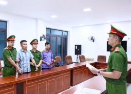 Tạm giữ khẩn cấp một giáo viên trường THPT chuyên Tuyên Quang sau vụ “mưa điểm 10”