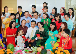 Đưa hệ giá trị quốc gia, văn hóa, gia đình và chuẩn mực con người Việt Nam thấm sâu vào đời sống xã hội