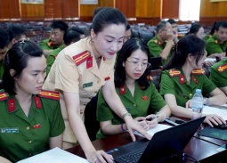 Hà Nội: Từ 13/7, người dân có thể tra cứu tiến độ cấp, đổi giấy phép lái xe trực tuyến