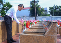 Thủ tướng dâng hương tưởng niệm các Anh hùng liệt sĩ tại tỉnh Lạng Sơn