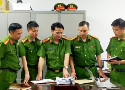 Thanh Hóa: Bắt giữ đường dây buôn bán nước hoa giả mạo các nhãn hiệu nổi tiếng