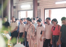 Tạp chí điện tử Thương hiệu và Pháp luật dâng hương tại Nghĩa trang liệt sĩ Việt - Lào, Truông Bồn