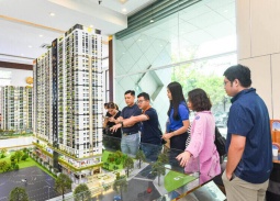 Tiền gửi tiết kiệm lập kỷ lục, người mua nhà 'chờ' lãi suất dưới 9%