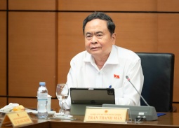 Hỗ trợ người dân tiếp cận, sử dụng pháp luật để bảo vệ quyền và lợi ích hợp pháp của mình