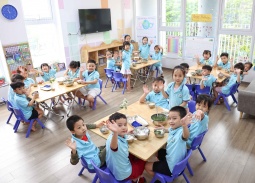 Trước thềm năm học mới, nhiều địa phương kiểm soát chặt chẽ, minh bạch bữa ăn bán trú 