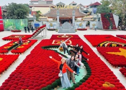 Làng nghề truyền thống trở thành điểm văn hóa hút khách dịp hè