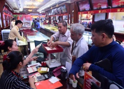 Giá vàng ngày 7/8: Vàng SJC và nhẫn trơn quay đầu giảm