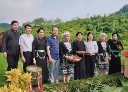 Tuyên Quang: Lãnh đạo xã 'lên sóng' livestream, cú hích cho nông sản vùng cao
