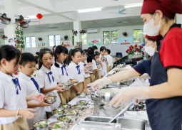 Thủ tướng yêu cầu siết chặt an toàn thực phẩm, minh bạch bữa ăn học sinh