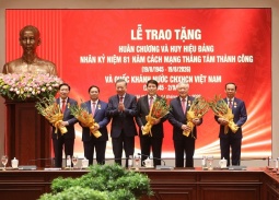 5 nguyên Ủy viên Bộ Chính trị được trao Huân chương Hồ Chí Minh