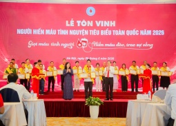 Gần 60 lần hiến máu và câu chuyện tình yêu bắt đầu từ một lần sẻ chia