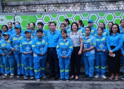Hà Nội tặng quà, động viên công nhân lao động dịp Quốc khánh 2/9